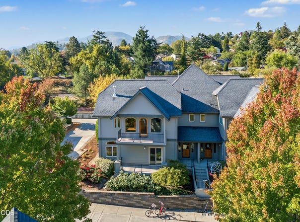 524 W Nevada Street, Ashland, OR 97520