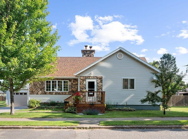 827 Michigan, Ishpeming, MI 49849