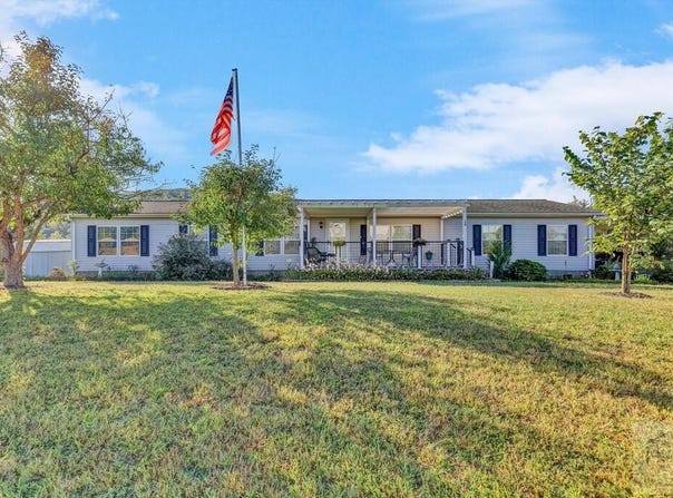 28 Chestnut Tree Rd, Martinsville, VA 24112