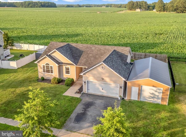 15 RIDGEWAY DR, RIDGELY, MD 21660
