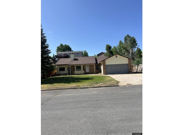 133 Shady Ln, Evanston, WY 82930