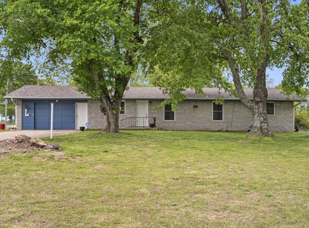 2875 S Madison Avenue, Aurora, MO 65605