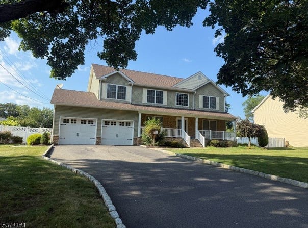 28 Nichols Rd, Pequannock Twp., NJ 07444-1637
