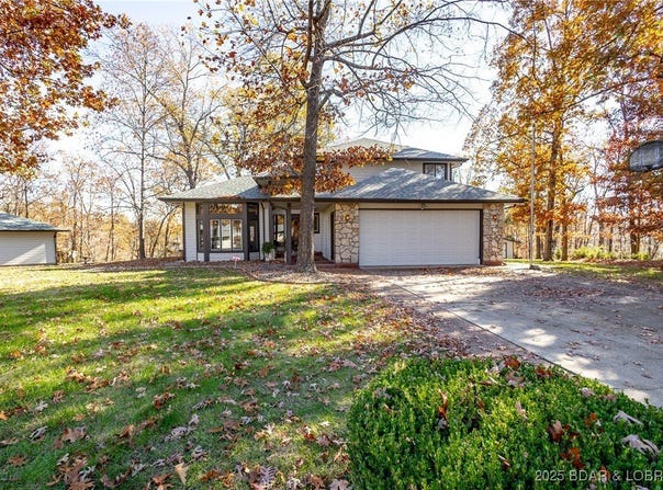 170 Twin Oaks Drive, Lake Ozark, MO 65049