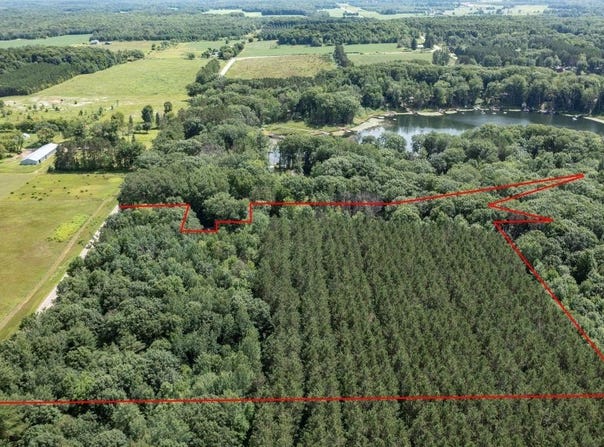 E OAK RIDGE Lane, GRESHAM, WI 54128