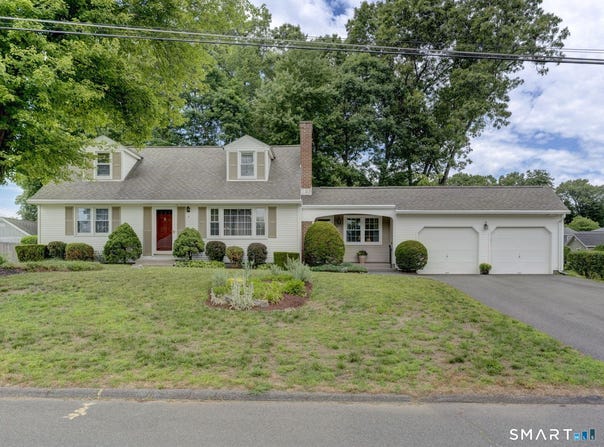 8 Circle Drive, Enfield, CT 06082