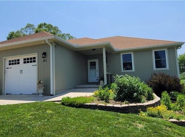 311 Summerset Drive, Weston, MO 64098