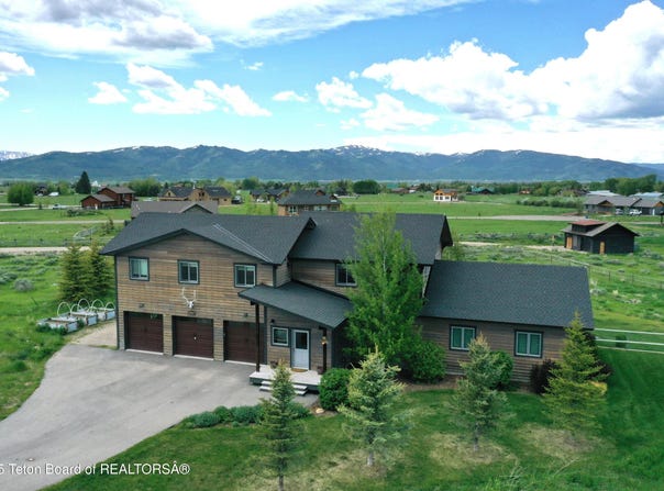 9075 NESTING EAGLES Loop, Victor, ID 83455