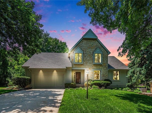 11916 Wenonga Lane, Leawood, KS 66209