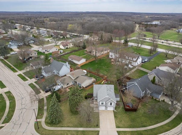 133 Abbeywood Circle, Streamwood, IL 60107