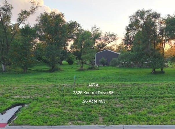 2325 Kestrel Drive SE, Cedar Rapids, IA 52403