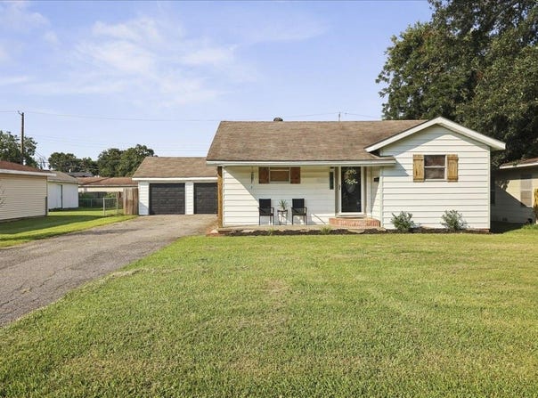 3034 Maple Avenue, Groves, TX 77619