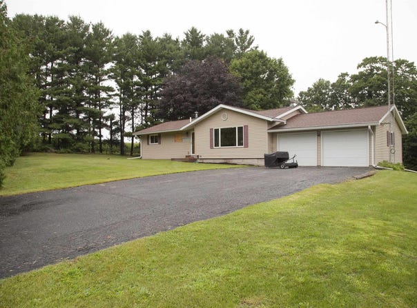3226 Baker Ford Road, Platteville, WI 53818