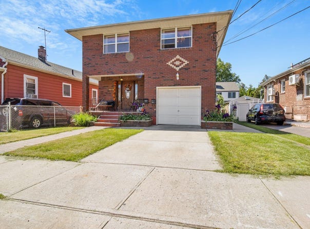 13506 62nd Road Road, Flushing, NY 11367
