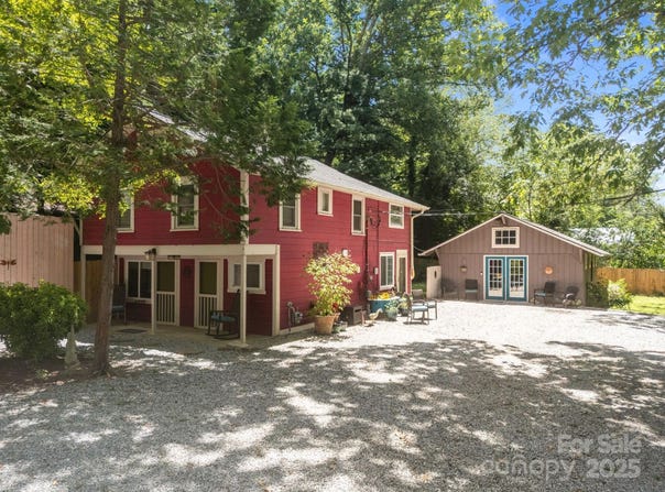 313 Chadwick Avenue, Hendersonville, NC 28792