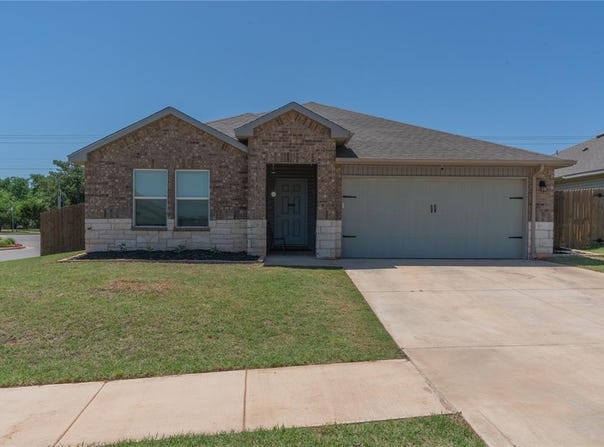 3429 Molly Drive, Yukon, OK 73099