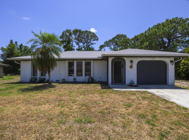 1216 SE Petunia Avenue, Port Saint Lucie, FL 34952