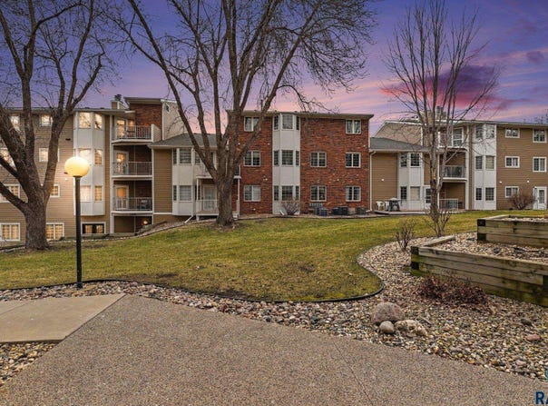 1108 W 57th St, Sioux Falls, SD 57108-2839