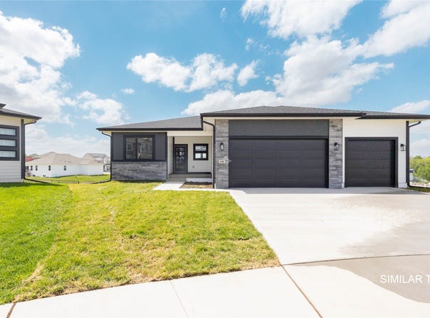 610 Ellis Circle, Adel, IA 50003