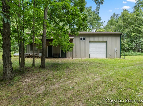18 W Dick Road, Fenwick, MI 48834
