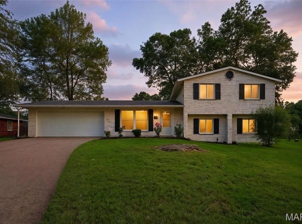 3230 Venus Lane, Maryland Heights, MO 63043