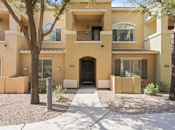 240 W JUNIPER Avenue, Gilbert, AZ 85233
