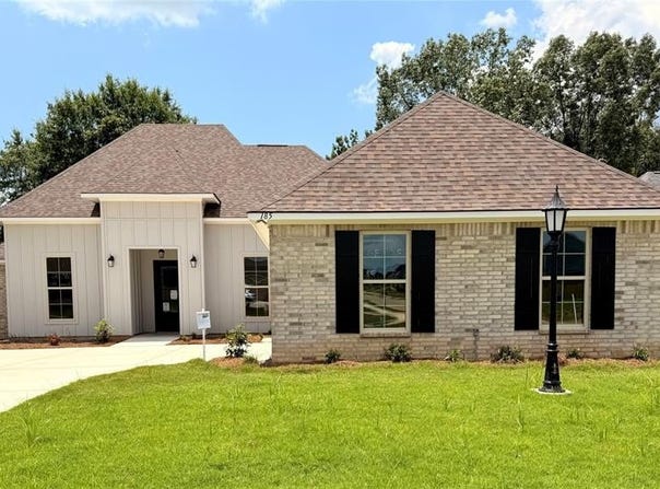 185 Lessie Drive, Stonewall, LA 71078