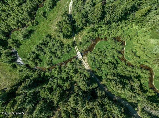253 Shiloh Lp, Naples, ID 83847