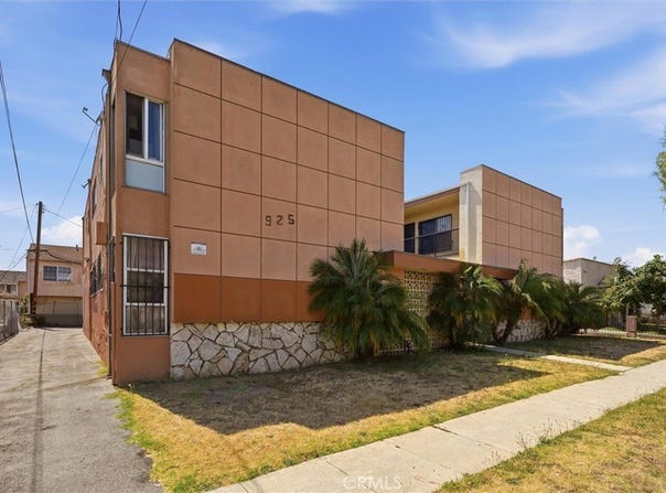 925 Larch, Inglewood, CA 90301
