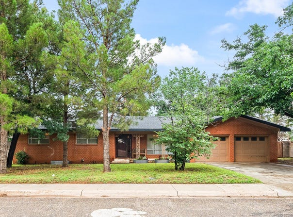 2009 N 4th Street, Tahoka, TX 79373