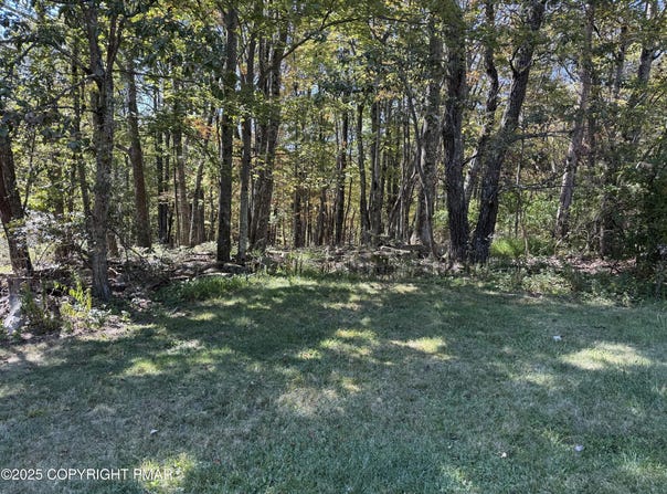 Winona Rd 21, Mount Pocono, PA 18344