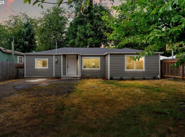 1330 HAWTHORNE ST, Sweet Home, OR 97386