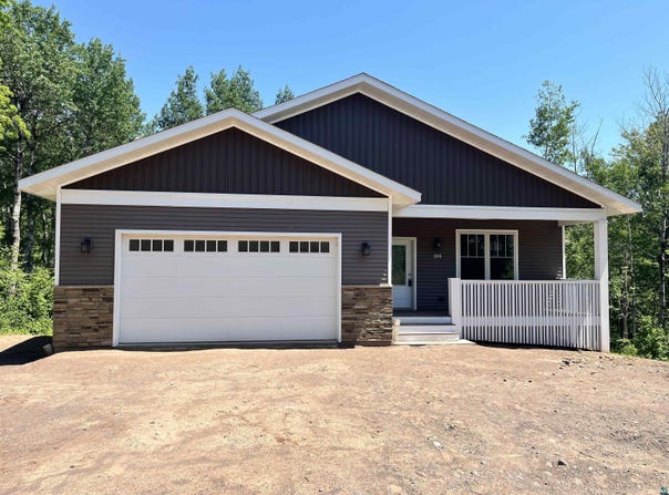 104 Kingsbury Dr, Proctor, MN 55810