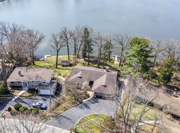 245 Banbury Road, Mundelein, IL 60060