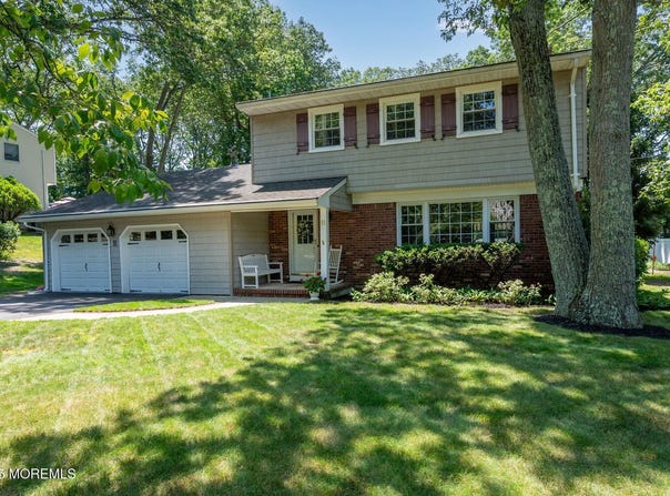 11 Woodmere Drive, Eatontown, NJ 07724
