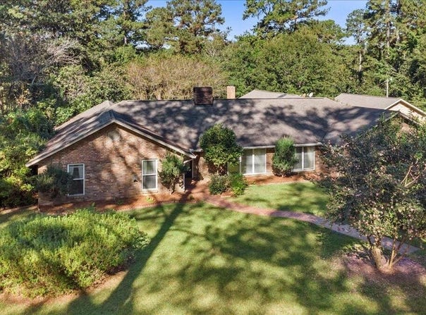 1001 Pinehurst Place, McComb, MS 39648