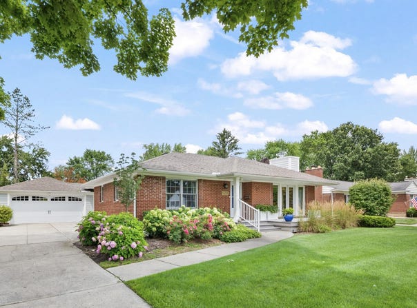 16236 Beechwood Avenue, Beverly Hills, MI 48025