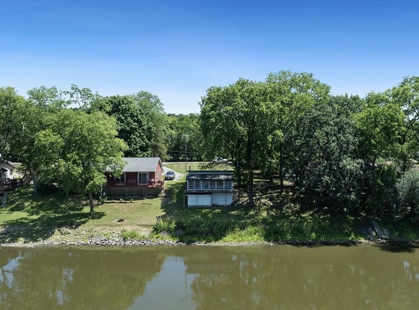 7198 S Rock Nation, DIXON, IL 61021