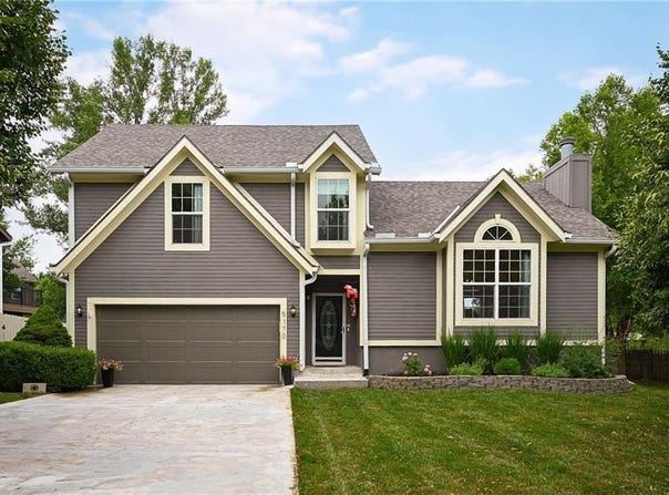 5170 LAKECREST Drive, Shawnee, KS 66218