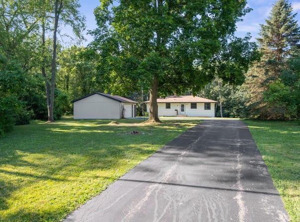728 Buth Drive NE, Comstock Park, MI 49321
