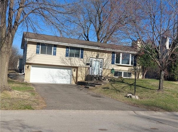 6325 Halifax Avenue S, Edina, MN 55424