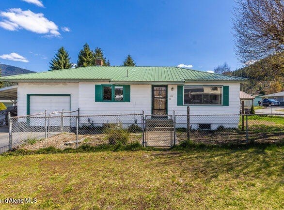 203 S 1st St, Osburn, ID 83849