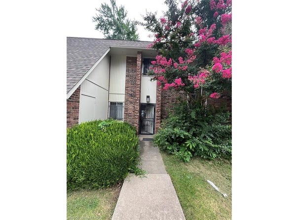 1500  S Albert Pike  AVE Unit #9, Fort Smith, AR 72903