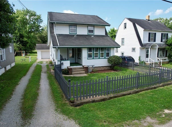 1978 Pine Street SE, East Sparta, OH 44626