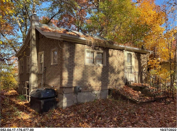 100 Clyde James Road, Pleasant Lake, MI 49272