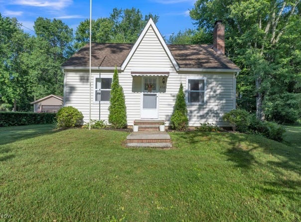 4706 Lansing Drive, North Olmsted, OH 44070