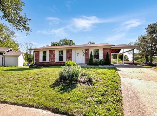 2314 Stoney End Court, Florissant, MO 63031