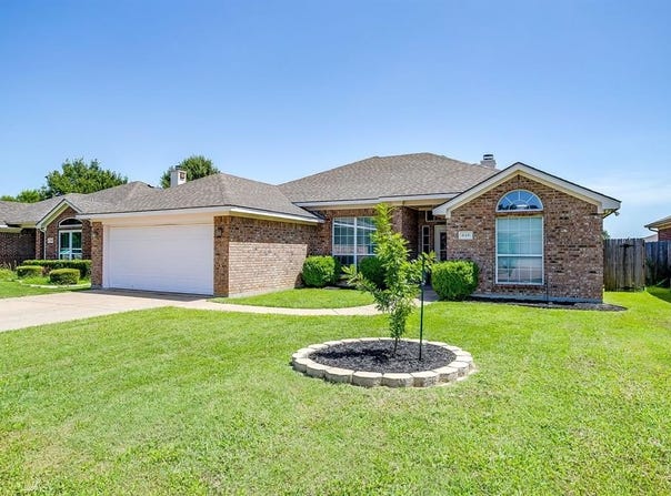 648 Ridgehill Drive, Burleson, TX 76028