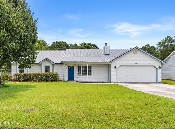 305 Josie Court, Hubert, NC 28539