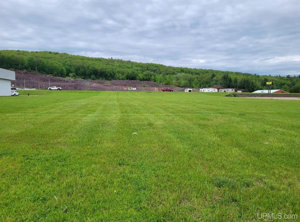 W8141 US2 Highway, Iron Mountain, MI 49801